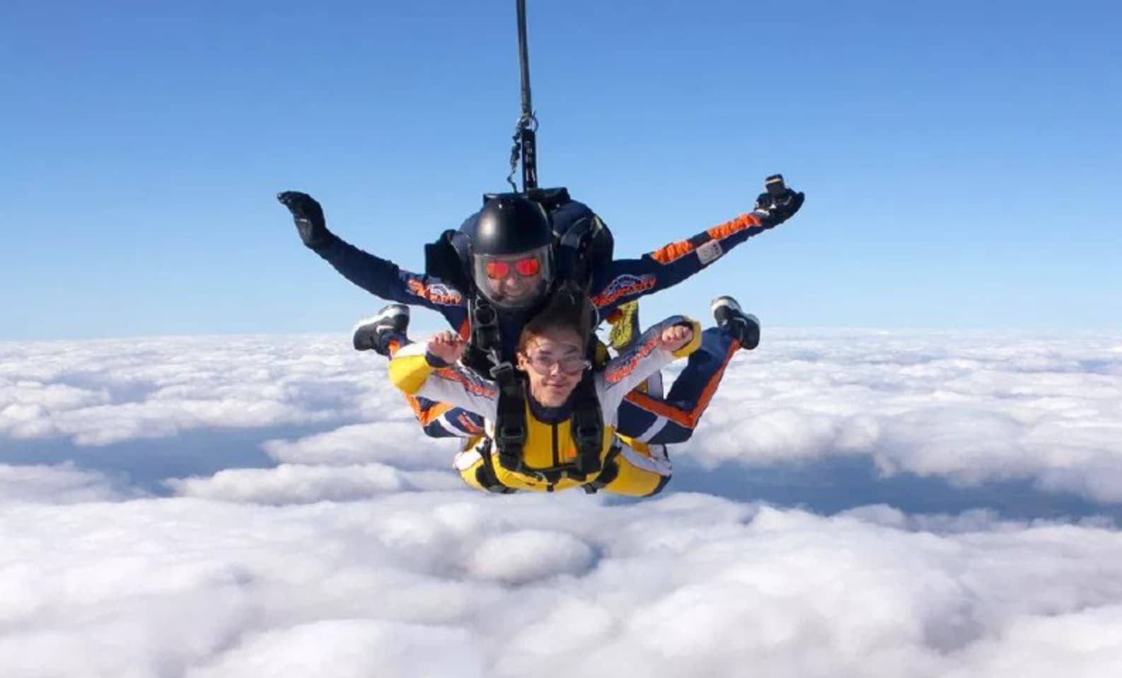 Surmonter la peur et les obstacles : Les parallèles entre les sauts en parachute et la rédaction d'un mémoire universitaire